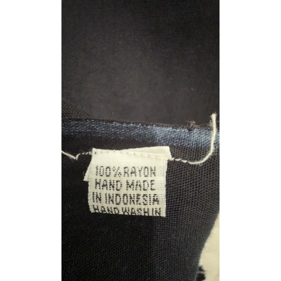 Black Sarong / Tapestry with Oriental Style Characters (Kanji) - Virtues - Picture 5 of 7